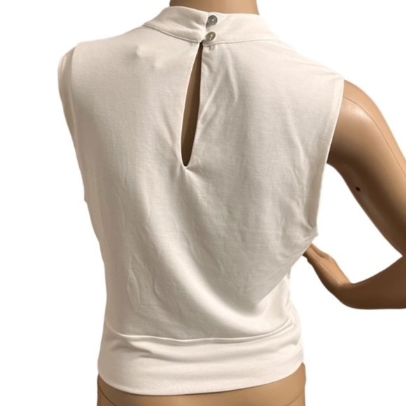 Fun white top - Picture 4 of 7